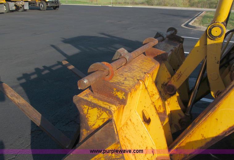 image for item E5643 2003 John Deere 410G backhoe