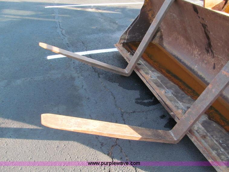 image for item E5643 2003 John Deere 410G backhoe