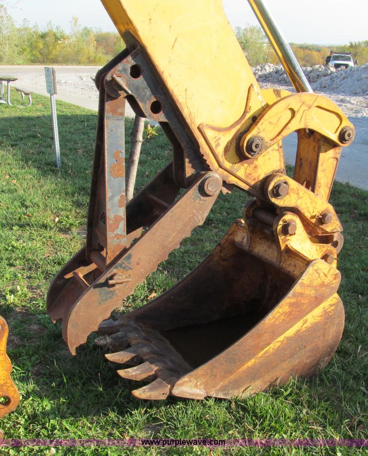 image for item E5643 2003 John Deere 410G backhoe
