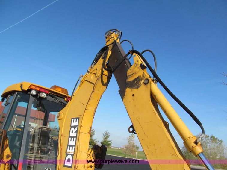 image for item E5643 2003 John Deere 410G backhoe