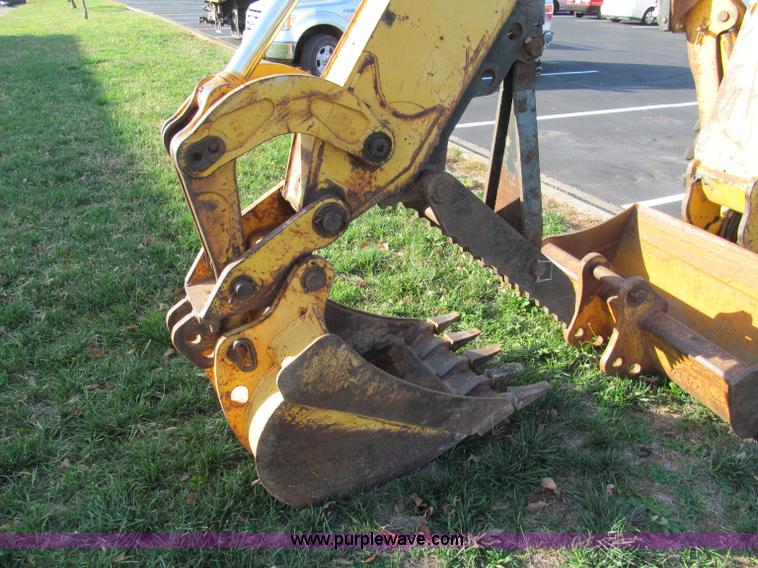 image for item E5643 2003 John Deere 410G backhoe