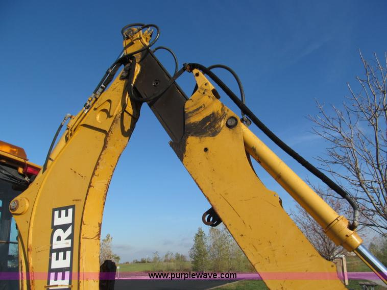 image for item E5643 2003 John Deere 410G backhoe