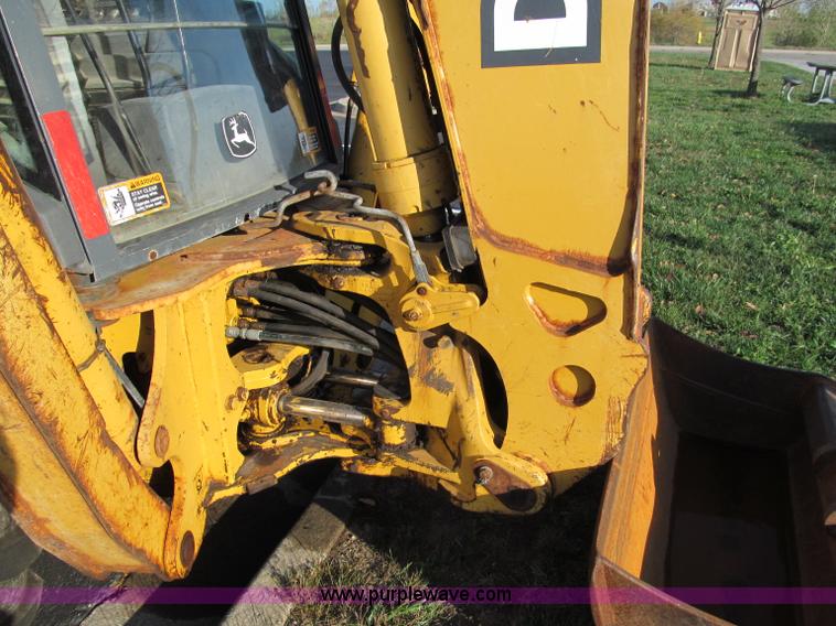 image for item E5643 2003 John Deere 410G backhoe