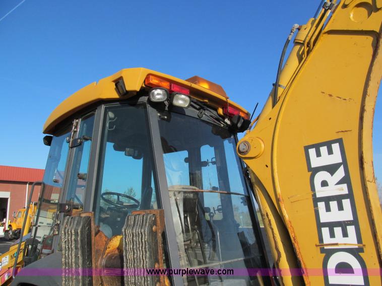 image for item E5643 2003 John Deere 410G backhoe
