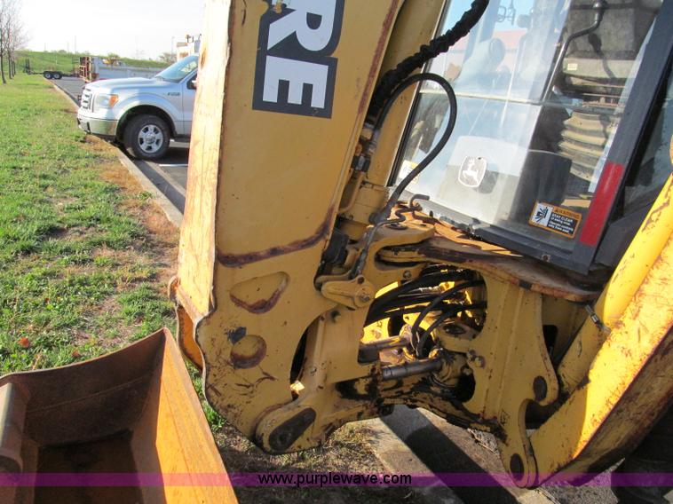 image for item E5643 2003 John Deere 410G backhoe