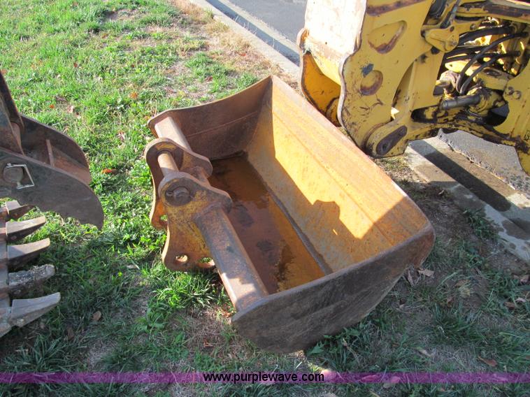 image for item E5643 2003 John Deere 410G backhoe