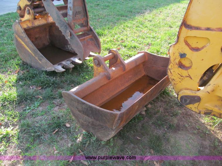 image for item E5643 2003 John Deere 410G backhoe