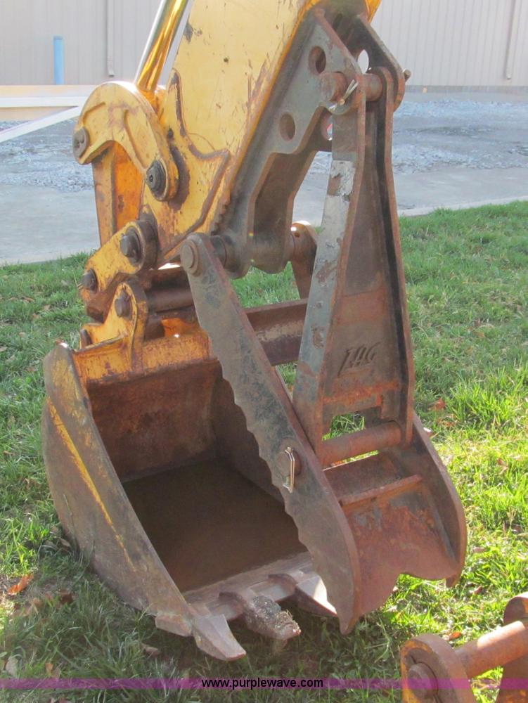 image for item E5643 2003 John Deere 410G backhoe