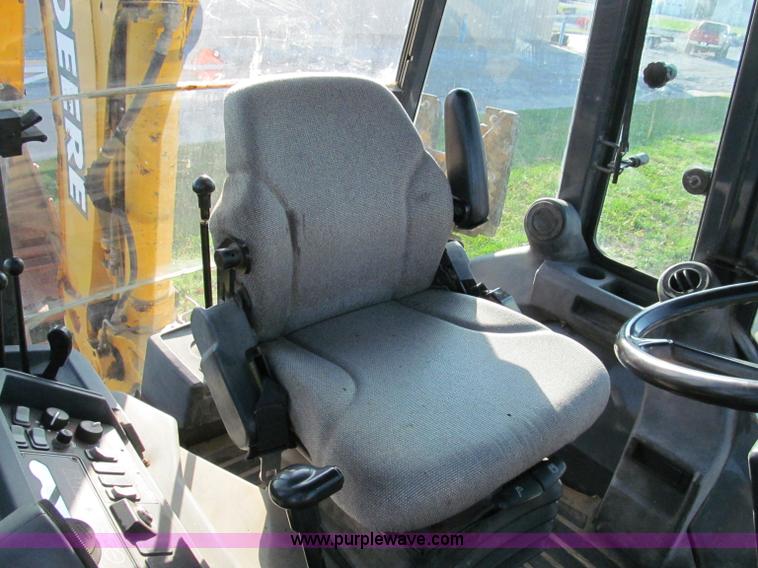 image for item E5643 2003 John Deere 410G backhoe