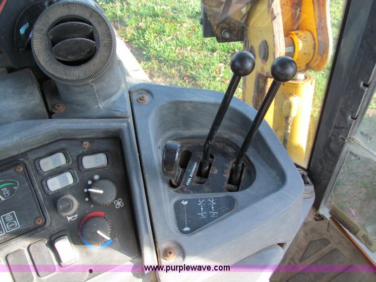 image for item E5643 2003 John Deere 410G backhoe