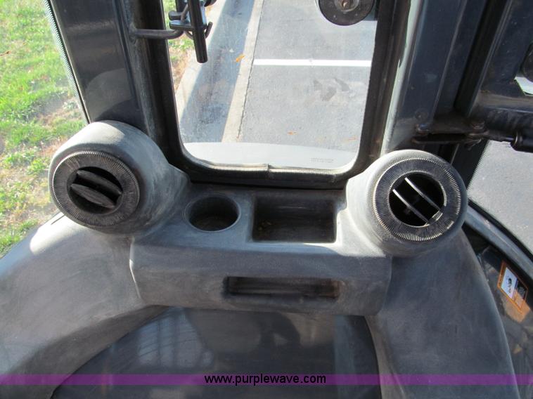 image for item E5643 2003 John Deere 410G backhoe