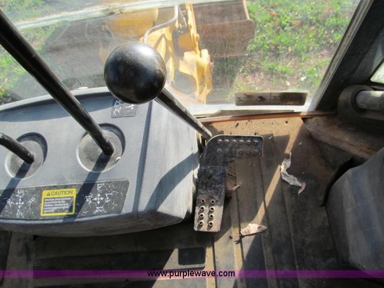 image for item E5643 2003 John Deere 410G backhoe