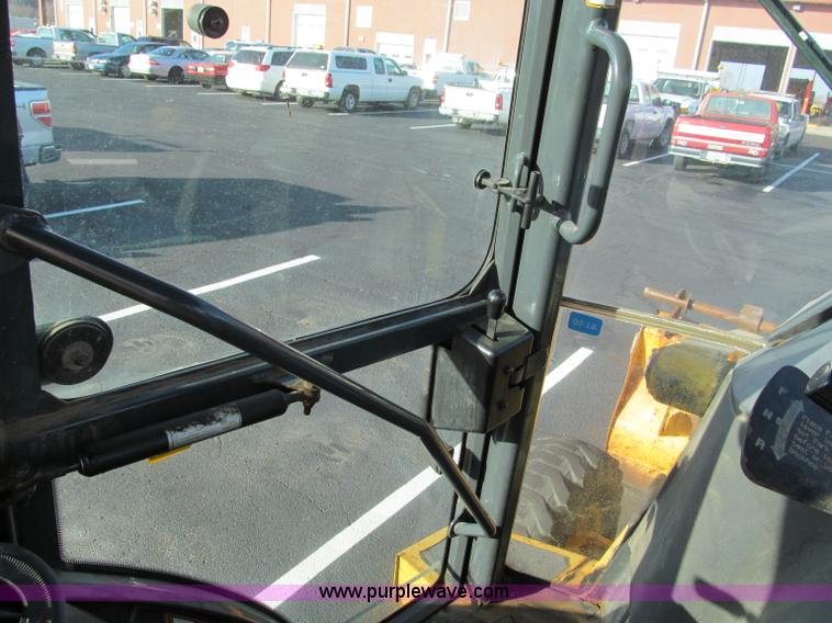 image for item E5643 2003 John Deere 410G backhoe