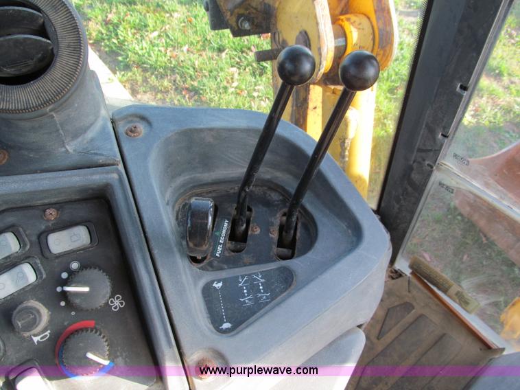 image for item E5643 2003 John Deere 410G backhoe