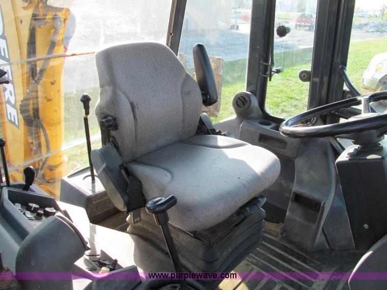 image for item E5643 2003 John Deere 410G backhoe