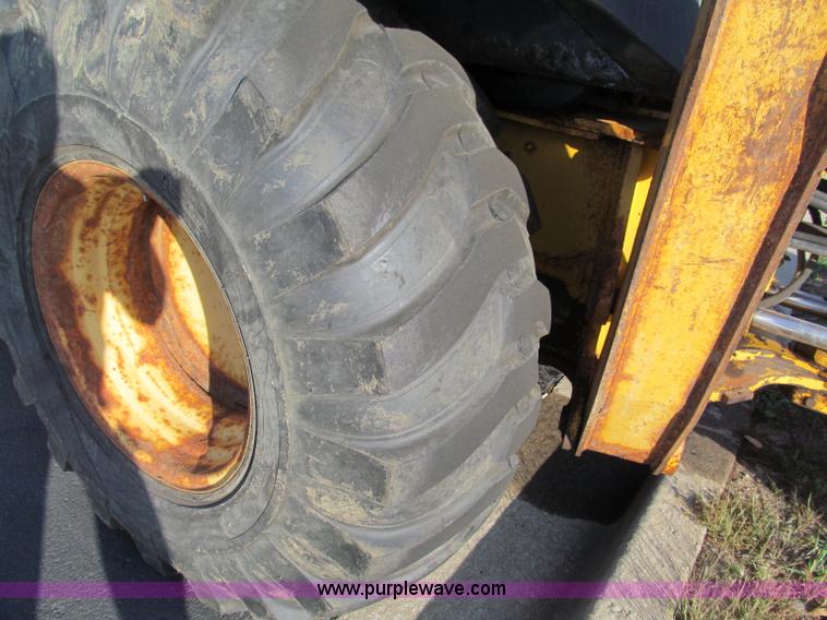 image for item E5643 2003 John Deere 410G backhoe