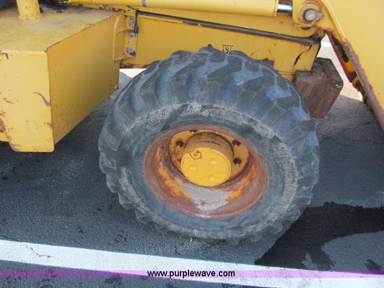 image for item E5643 2003 John Deere 410G backhoe