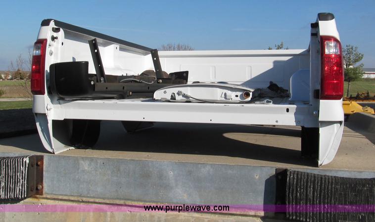 image for item E5645 2006 Ford Super Duty pickup truck bed