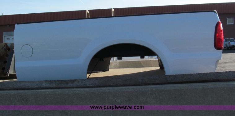 image for item E5645 2006 Ford Super Duty pickup truck bed