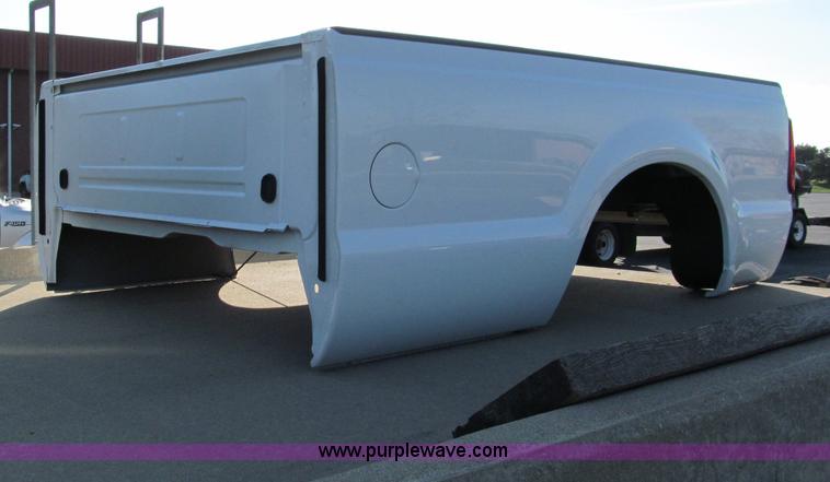 image for item E5645 2006 Ford Super Duty pickup truck bed