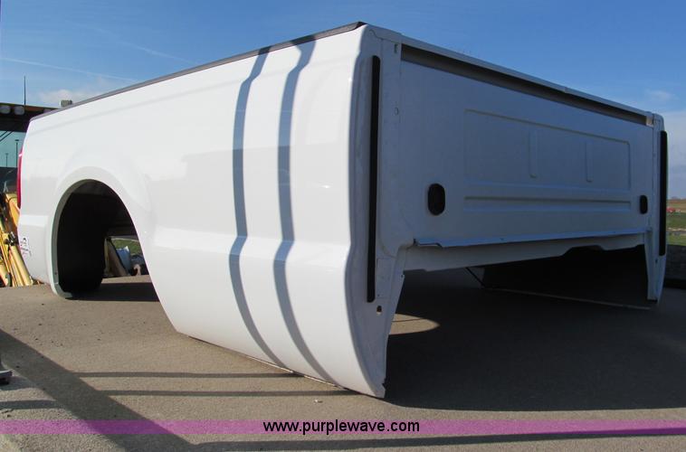 image for item E5645 2006 Ford Super Duty pickup truck bed