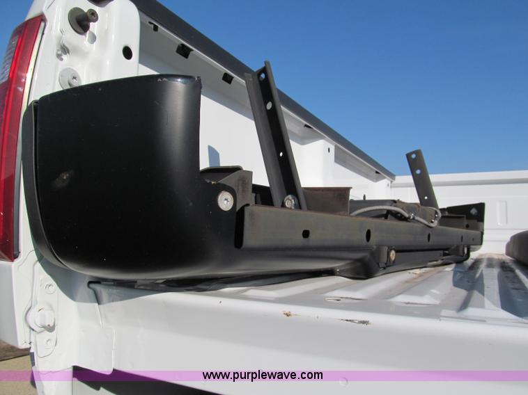 image for item E5645 2006 Ford Super Duty pickup truck bed