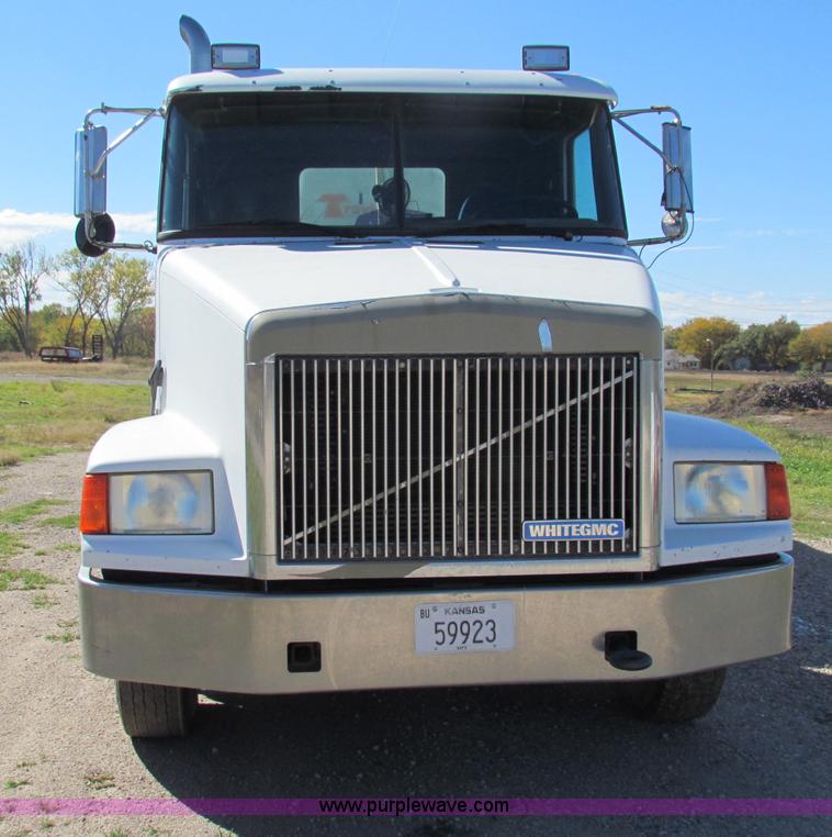 image for item E8142 1995 Volvo White GMC WCA semi truck