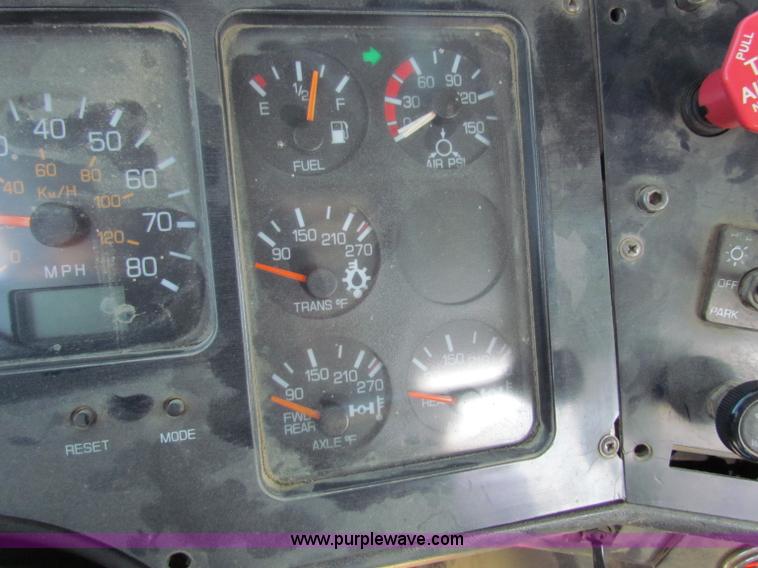 image for item E8142 1995 Volvo White GMC WCA semi truck