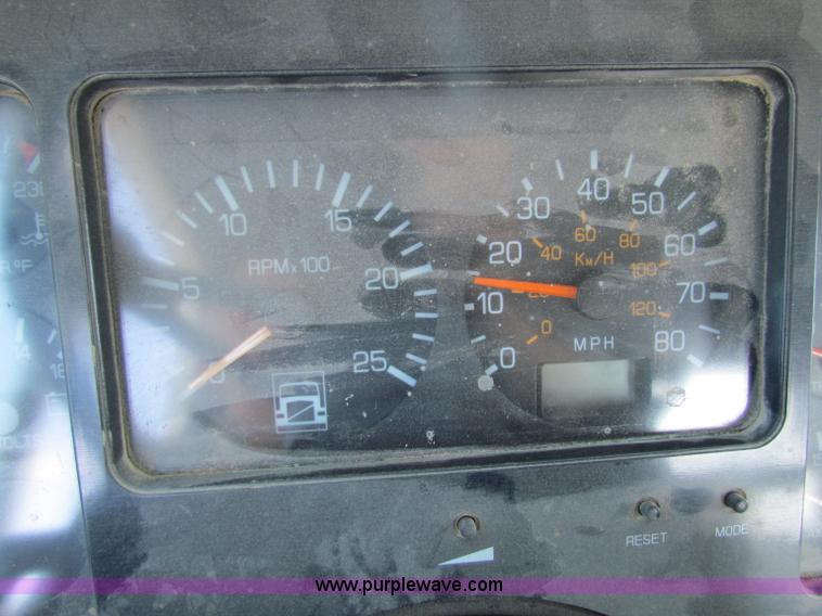 image for item E8142 1995 Volvo White GMC WCA semi truck