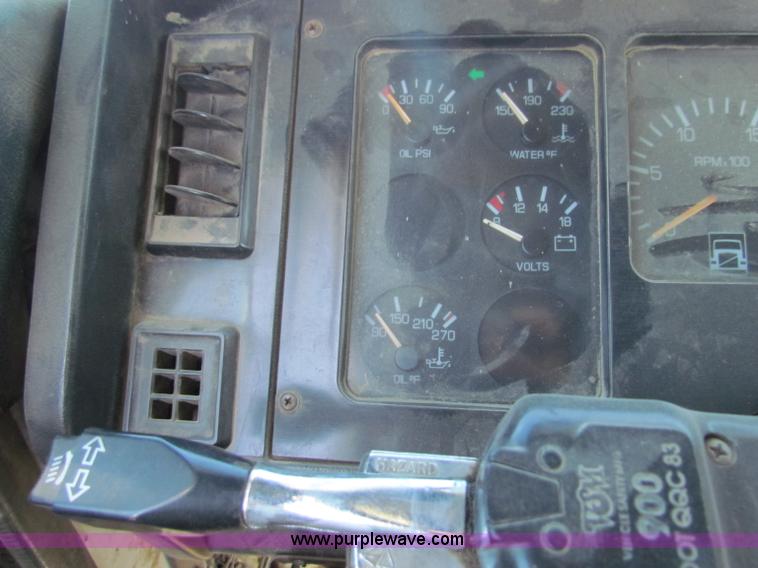 image for item E8142 1995 Volvo White GMC WCA semi truck