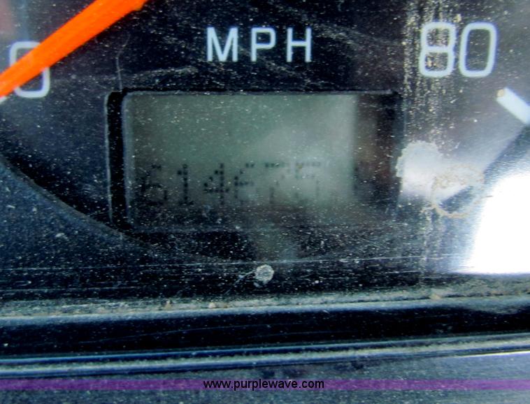 image for item E8142 1995 Volvo White GMC WCA semi truck