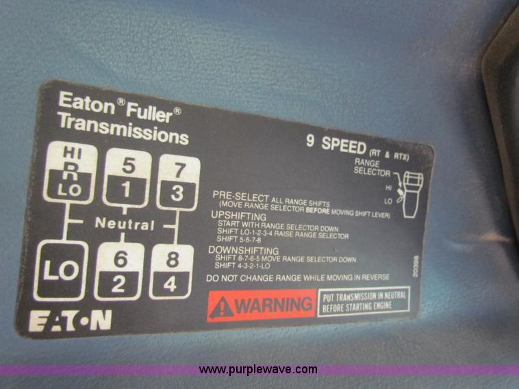 image for item E8142 1995 Volvo White GMC WCA semi truck