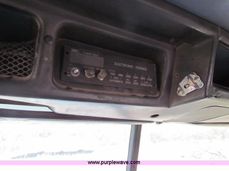 image for item E8142 1995 Volvo White GMC WCA semi truck