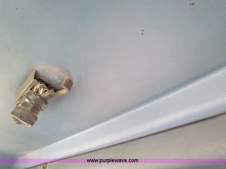 image for item E8142 1995 Volvo White GMC WCA semi truck