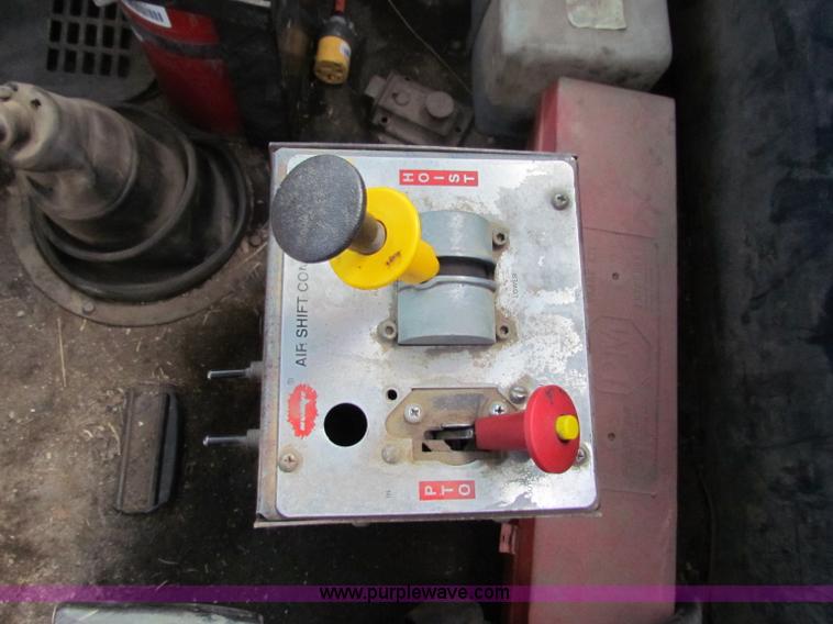 image for item E8142 1995 Volvo White GMC WCA semi truck