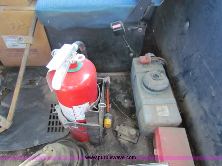 image for item E8142 1995 Volvo White GMC WCA semi truck