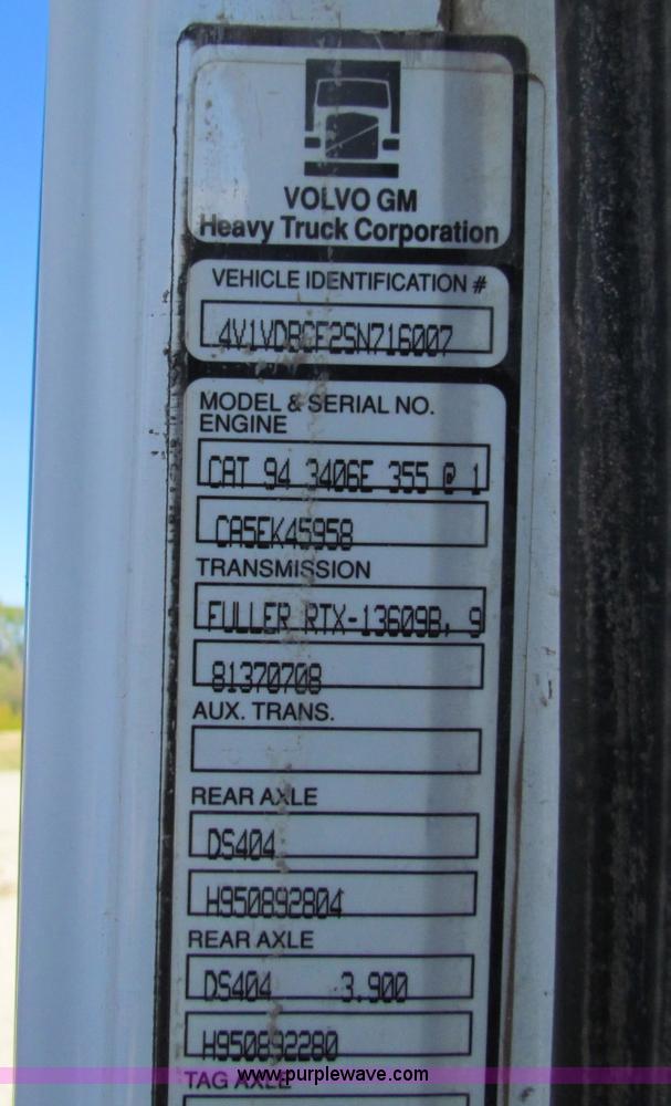 image for item E8142 1995 Volvo White GMC WCA semi truck