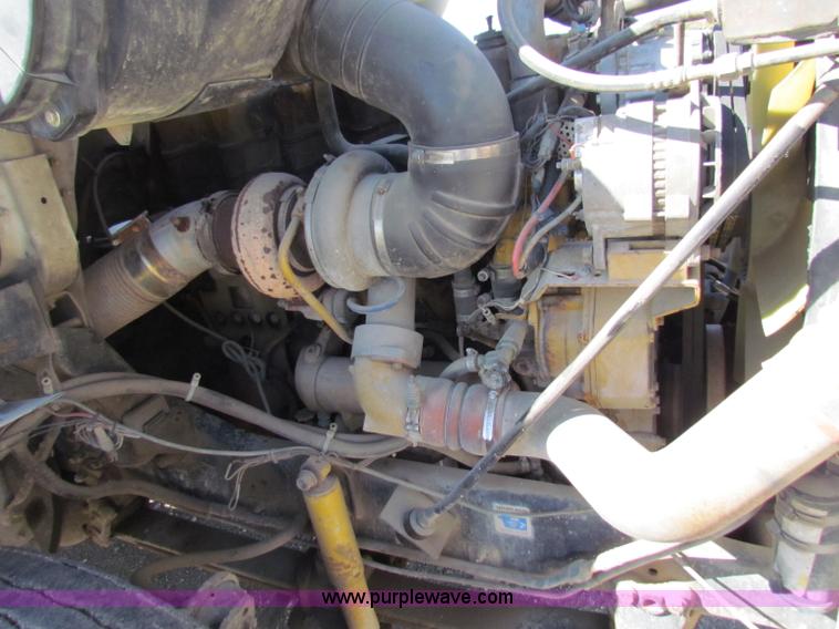 image for item E8142 1995 Volvo White GMC WCA semi truck