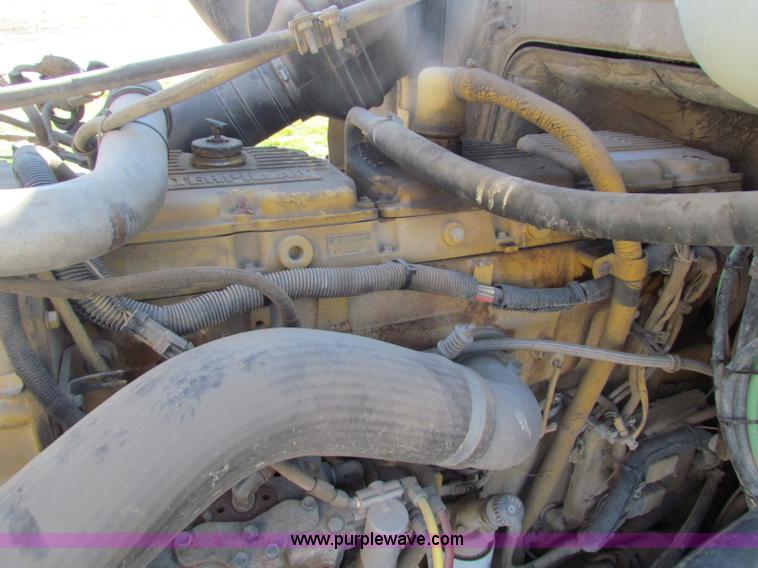 image for item E8142 1995 Volvo White GMC WCA semi truck