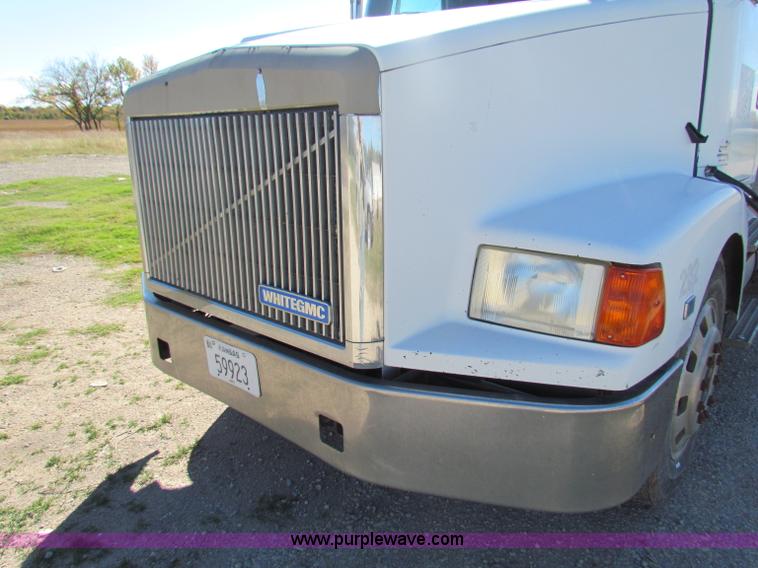 image for item E8142 1995 Volvo White GMC WCA semi truck