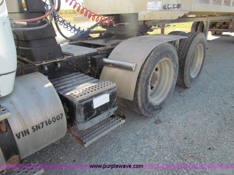 image for item E8142 1995 Volvo White GMC WCA semi truck