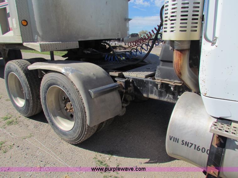 image for item E8142 1995 Volvo White GMC WCA semi truck