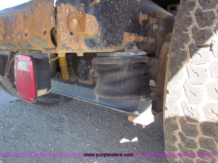 image for item E8142 1995 Volvo White GMC WCA semi truck