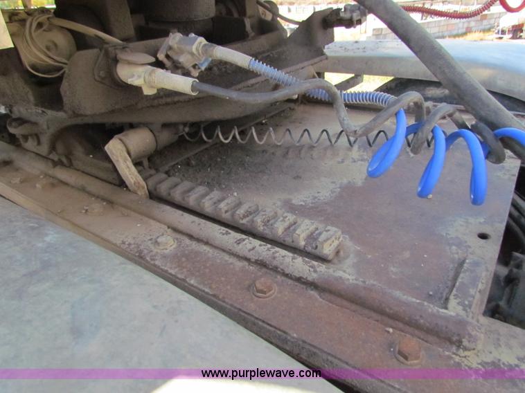 image for item E8142 1995 Volvo White GMC WCA semi truck