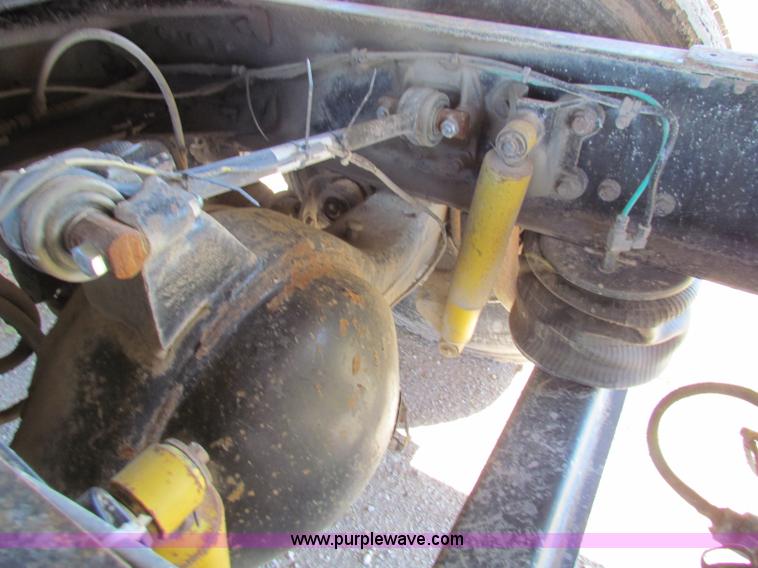 image for item E8142 1995 Volvo White GMC WCA semi truck