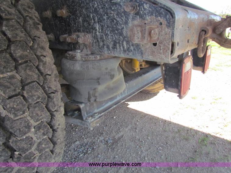 image for item E8142 1995 Volvo White GMC WCA semi truck