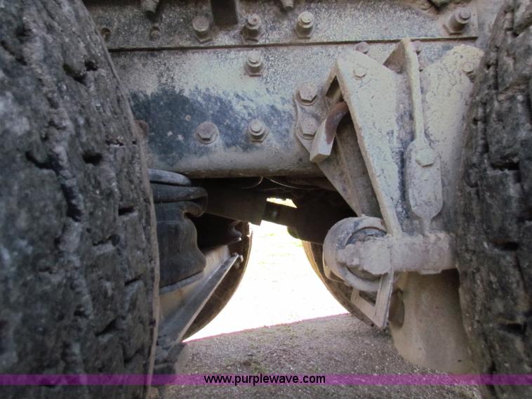 image for item E8142 1995 Volvo White GMC WCA semi truck