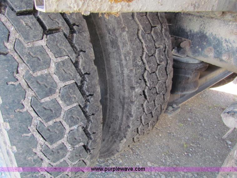 image for item E8142 1995 Volvo White GMC WCA semi truck