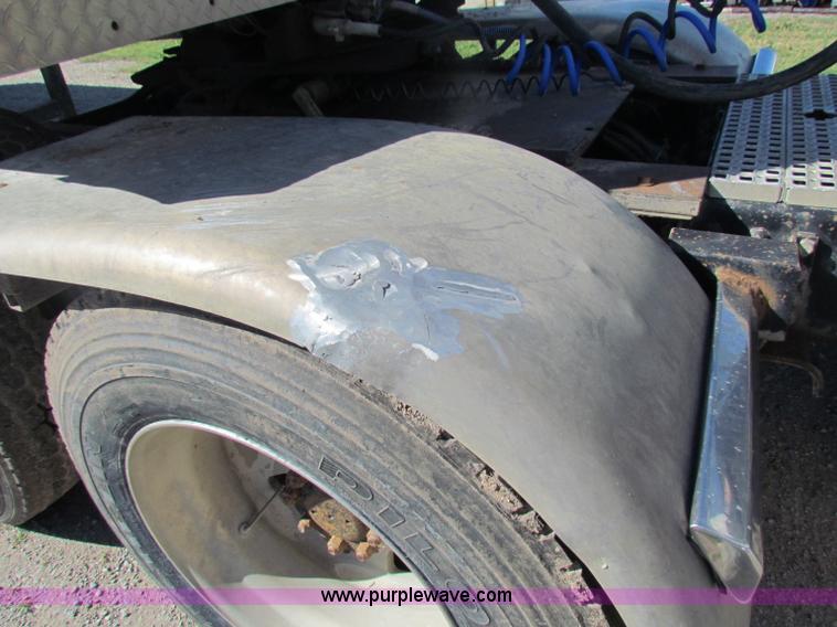 image for item E8142 1995 Volvo White GMC WCA semi truck