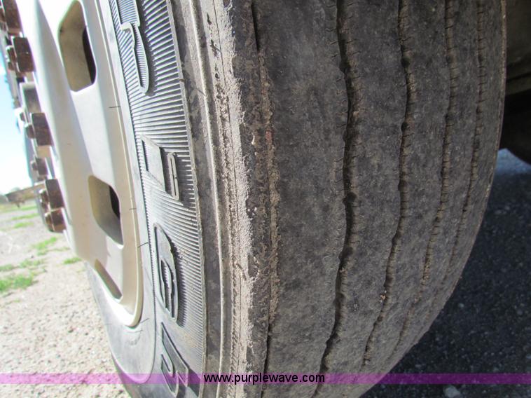 image for item E8142 1995 Volvo White GMC WCA semi truck